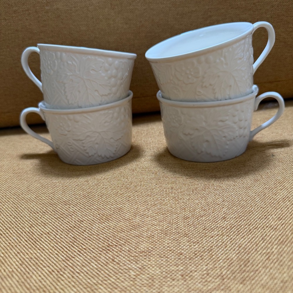 Mikasa English Countryside Lot Of 4 White Flat Coffee Cups Mugs DP9001 Cottage